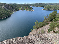 Utsikt mot Hellevig og Steindalsfjorden.