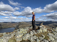 Utsikt mot Frafjordhatten og Valevatnet fra toppen.
