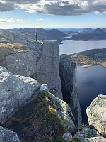 Utsikt mot Valevatnet, Lauvvatnet og Stavanger i det fjerne.