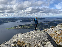 Utsikt mot nordvest fra utsikt like ved varden på 631.