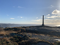 Monument over Norges Grunnlov 100 år i 1914 med utsikt mot Lista og havet.