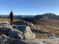Bjørndalsfjellet til høyre og Storaberget midt i bildet.