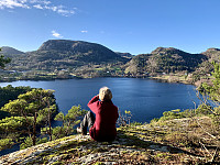 Utsikt mot Fløysvik og Alisfjellet.
