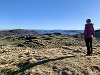 Utsikt mot Vikevåg og Mastrafjorden.