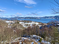 Utsikt mot Runastad og innover Fisterfjorden og Årdalsfjorden.