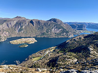 Utsikt mot Bergsholmen, Bergefjellet og Vikastakken.