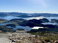 Utsikt mot Nordravatnet og Høgsfjorden.