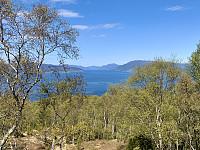 Utsikt rett inn Sandeidfjorden med Vihovda, Lysenuten og Grytenuten.