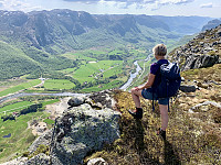 Utsikt ned dalen mot Høgsfjorden.