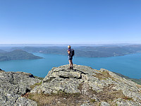 Utsikt mot Vindafjorden. Gaupåsen og Yrkefjorden til venstre, Sandeidfjorden og Dølderheia til høyre.