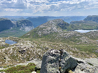 Utsikt mot Tormodknuten. Einarsknutane til venstre. Salomonknuten og Reiarstofjellet til høyre.