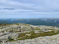 Utsikt mot Sinnes, Beinesdalen og Valevatnet.