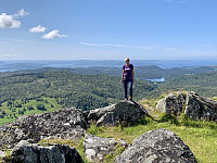 Utsikt mot sørvest mot Vatlandsvatnet og i bakgrunnen Stavanger, Rennesøy og Finnøy.