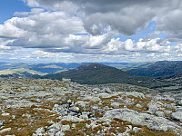 Utsikt mot Setesdalen med Voilenuten i forgrunnen.