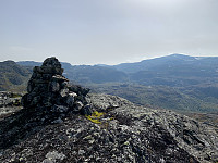 Utsikt mot Leirnuten (stikker opp bak midt i bildet) og Snønuten.