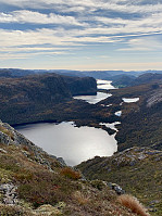 Utsikt mot Bjerkreim med Djupavatnet, Ramsvatn, Ytra Vinjavatnet og Birkelandsvatnet på rekke.