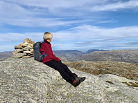 Utsikt mot Giljastølen og Fidjadalen fra den nordøstre varden.