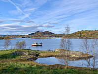Fint sted for oppankring på nordvestsida av øya.