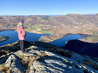 Utsikt mot Oltedal og Kvelvane. Boknafjorden i horisonten.