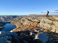 Utsikt mot Grindatjørna og Bynuten.