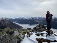 Utsikt innover Høgsfjorden mot Rossavik, Oltesvik og Dirdal.
