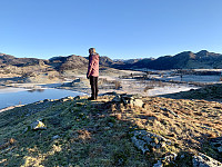Utsikt mot Gjesdal kirke. Madlandsheiene i bakgrunnen.