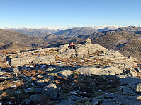 Utsikt mot Bursfjellet, Bergefjellet og ytre del av Lysefjorden.