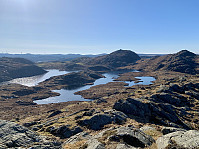 Utsikt mot Grasfjellet, Sikvalandskula og Skårlandskula.