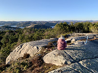 Utsikt mot Urdalsnipa og Solbjørgnipa.