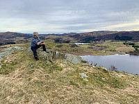 Utsikt fra toppen. Bursfjellet til høyre og Sikvalandskula til høyre i bildet.