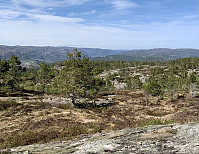 Utsikt nordover med Eikerapen til venstre og Kyrkjebygda midt i bildet.