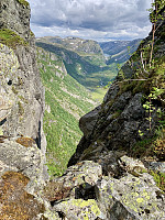 Utsikt mot Viglesdalen i skaret mellom Risen og Hiaheia.