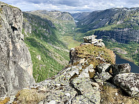 Den lille varden på Risen med Viglesdalen i bakgrunnen.