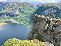 Risen med Vglesdalsvatnet under.
