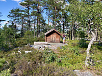 Like ved toppen var det ei lita hytte.