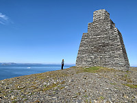 Norges høyestbeliggende sjømerke, 319 moh. 12,5 meter høyt. Fra 1853.