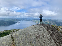 Toppen med utsikt inn Stolsfjorden mot Flekkefjord.