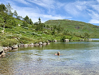 Forfriskende bad i Stavvatnet.