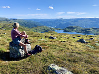 Utsikt fra toppen mot Stavvatnet og Berg.