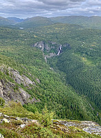 Utsikt mot Veiådalen og Gloppefossen.
