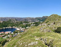 Hågåsen til høyre og Kirkehamn til venstre.