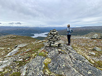 Toppen med Vesterdalsfjellet til venstre og Hartevatn bak.