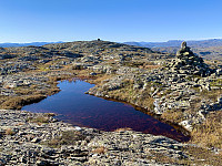 Utsikt fra topp 1388 mot topp 1392.