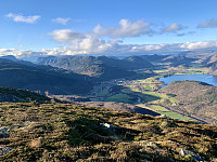 Målandsdalen med Reinaknuten (til venstre) og Årdal.