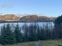 Haugåsen sett fra vestsida av Langavatnet.