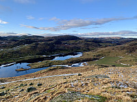 Utsikt mot Strydesvatnet og Store Håfjellet.