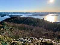 Utsikt mot Idsefjorden med Idse til høyre og Idsal til venstre.