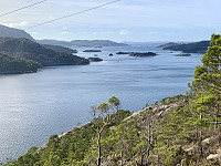 Utsikt ut Årdalsfjorden mot Fiskå og Rennesøy.