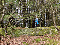 Topp-punktet ligger på denne fjellryggen uten utsikt.