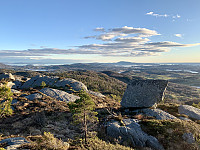 Utsikt mot sør der Boknafjellet dominerer.